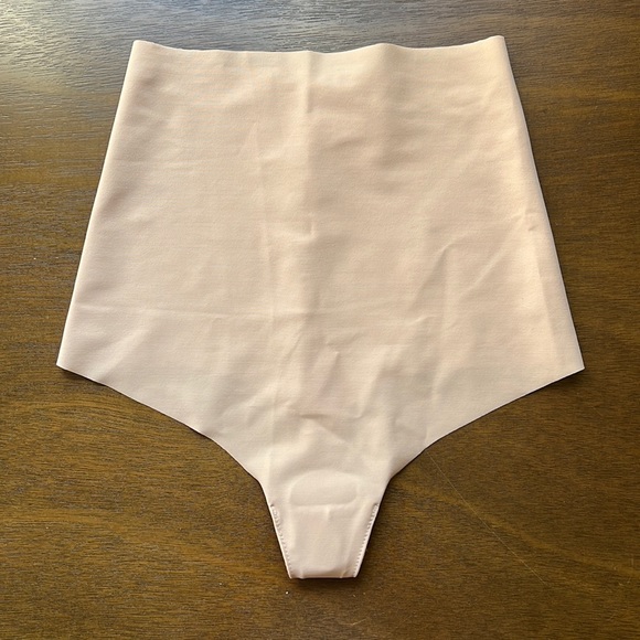 NEW Commando Classic Control Thong - Picture 5 of 7